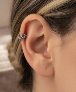 Piercing fake flores