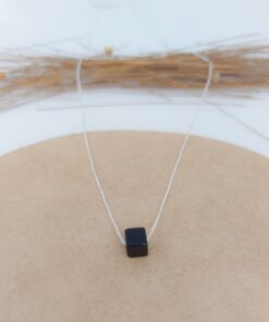 Colar Ágata negra cubo