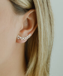 Brinco Earcuff corações